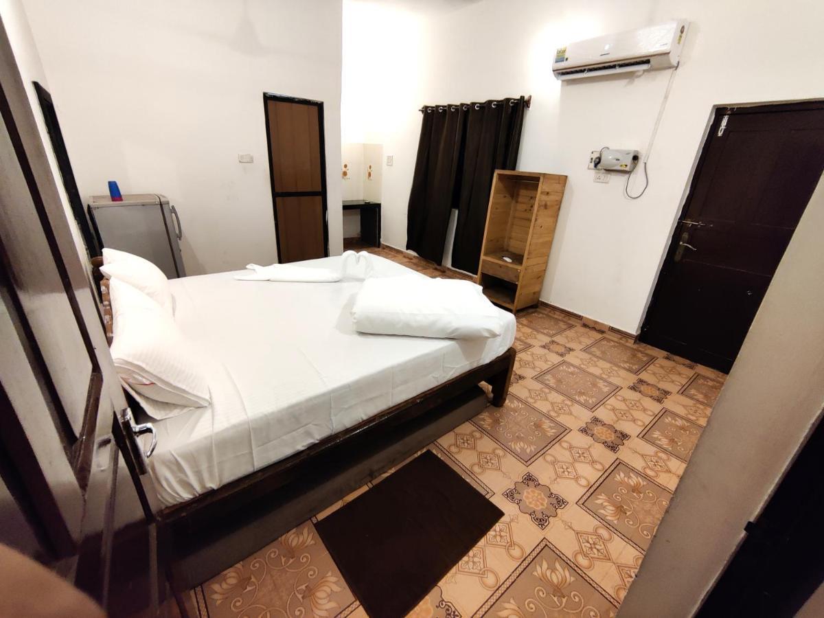 Hotel Calangute Turista Extérieur photo